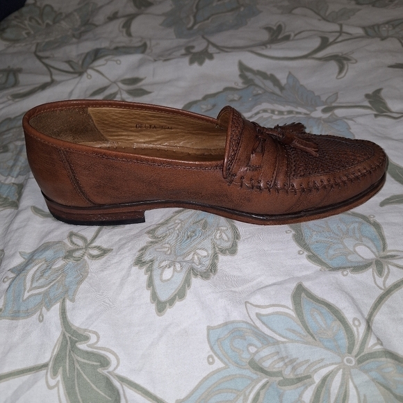 A pair of Sandro comfortwalk men's Delta leather loafers in a size 10M. - Picture 5 of 13